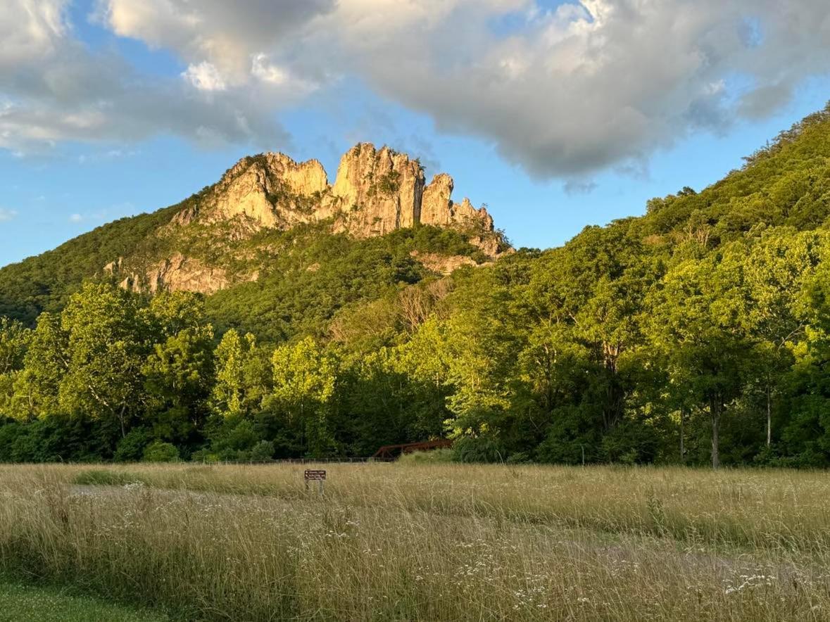 The Renovated Barn At Seneca Rocks Villa Exterior photo